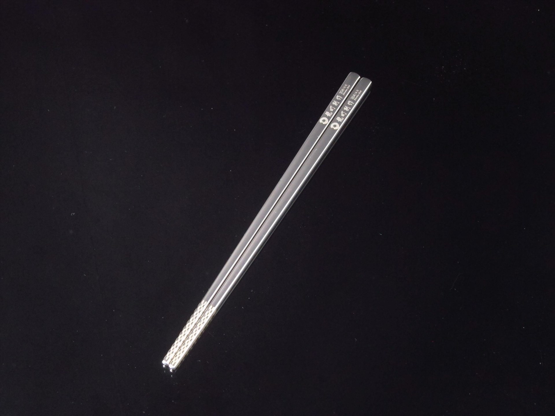 TL-24448    龍町特級方筷餐具硬盒